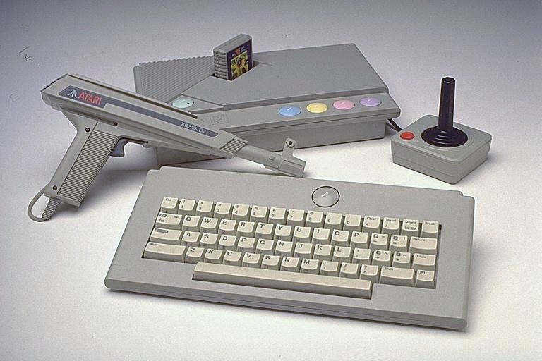 Atari_XE_Games_System-gen1.jpg